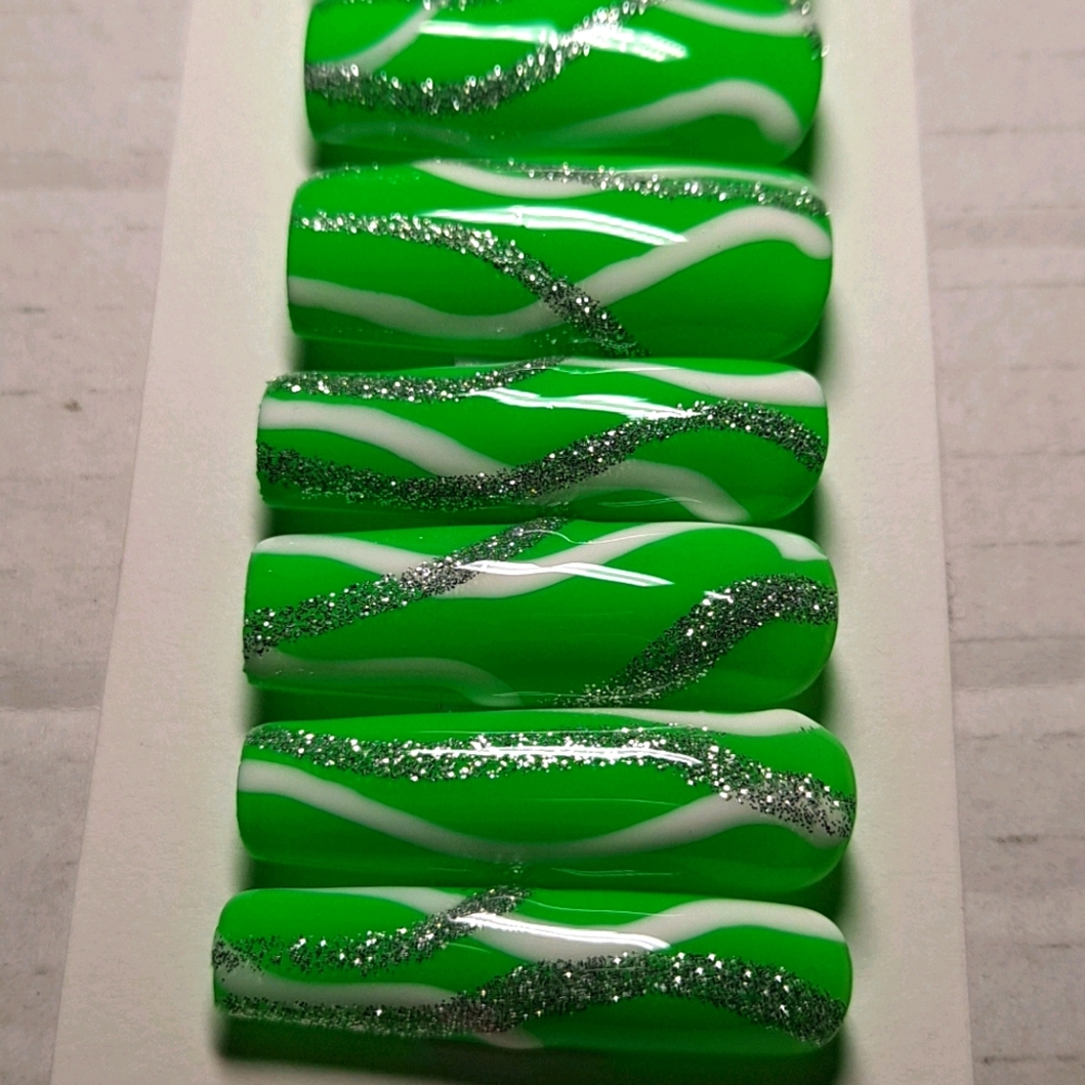 Press on nails